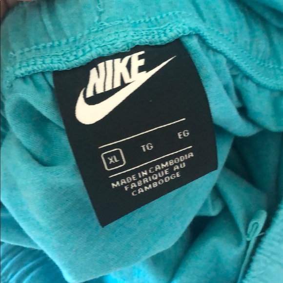 Nike girls shorts - Picture 3 of 3